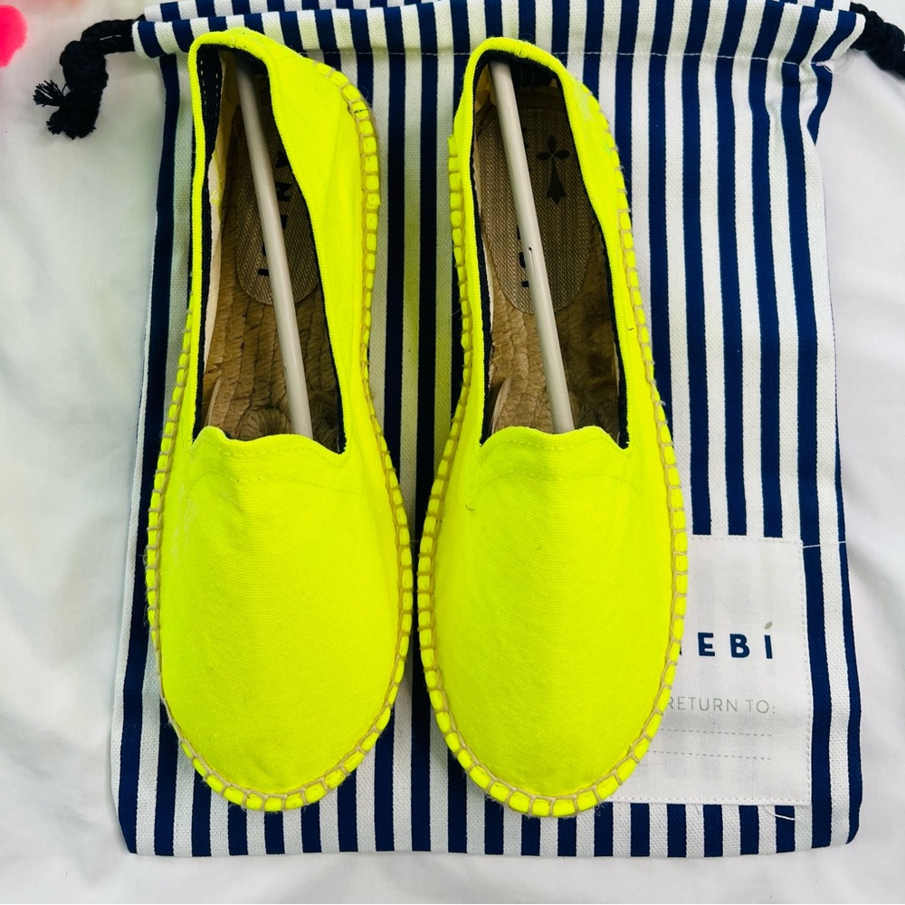 Flat espadrilles